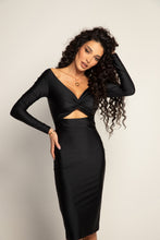 Заредете изображение във визуализатора на галерията – Megan Off Shoulder Midi Dress
