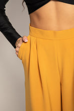Заредете изображение във визуализатора на галерията – Lavonne Pants
