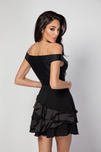 Заредете изображение във визуализатора на галерията – Irina Off Shoulder Crop Top
